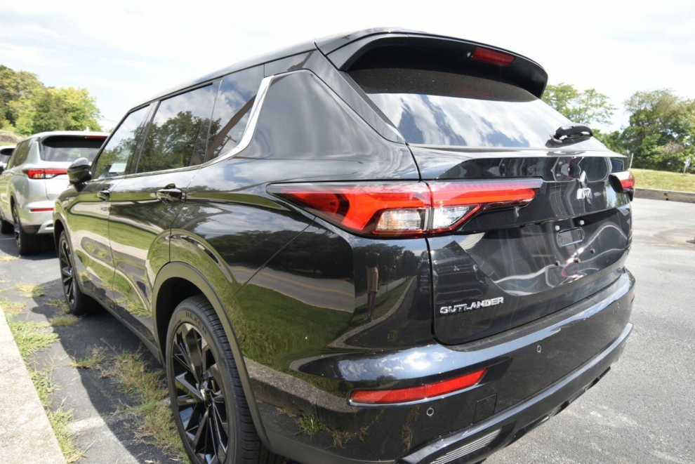 2024 Mitsubishi Outlander SE Black Edition 4dr SUV - photo 1