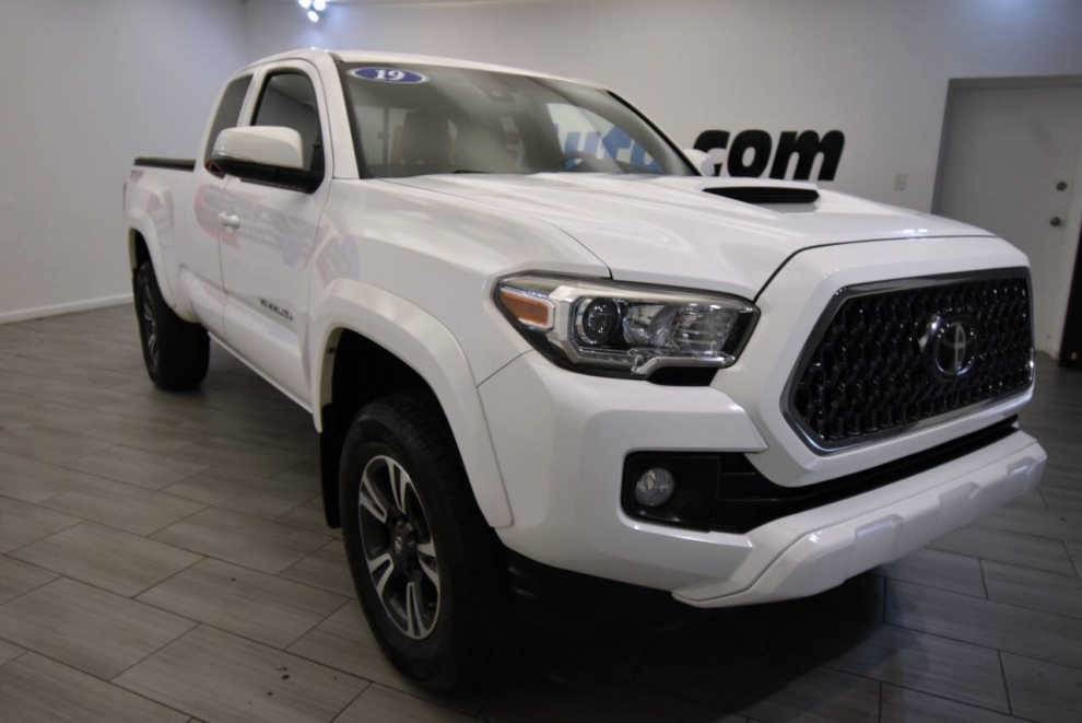 2019 Toyota Tacoma TRD Sport 4x4 4dr Access Cab 6.1 ft LB 6A - photo 4