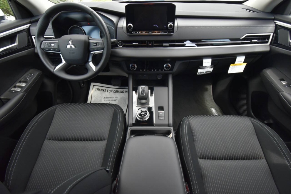 2024 Mitsubishi Outlander ES AWD 4dr SUV - photo 20