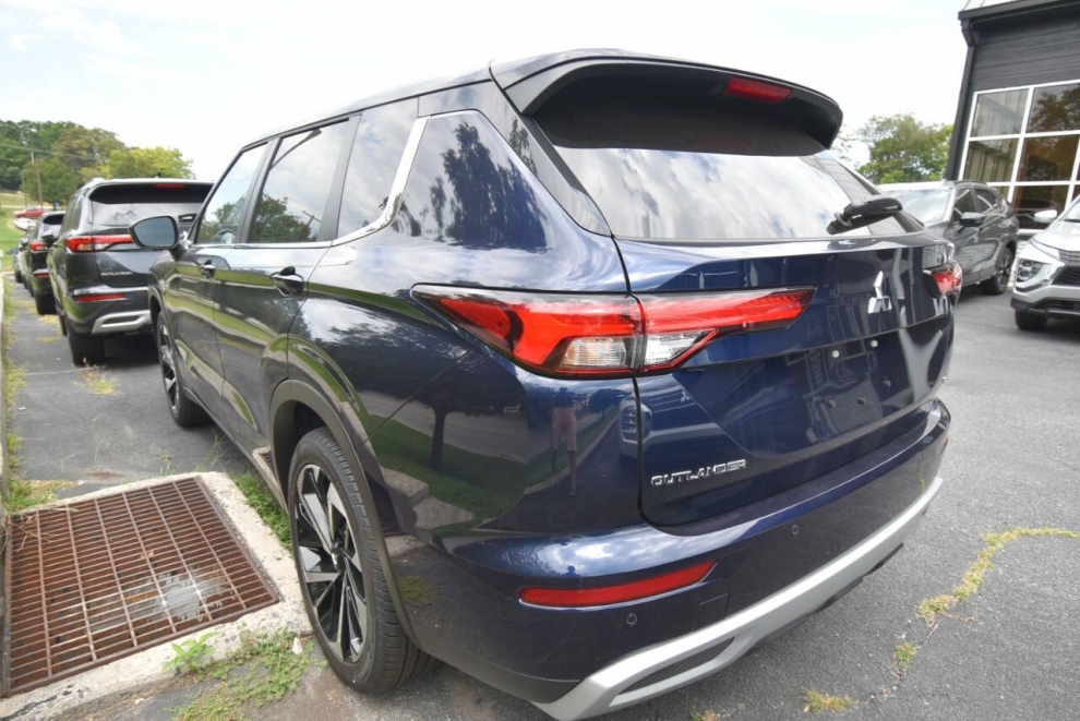 2024 Mitsubishi Outlander SE AWD 4dr SUV - photo 1