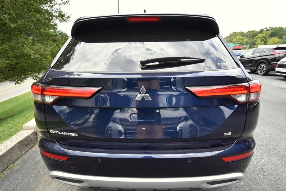 2024 Mitsubishi Outlander SE AWD 4dr SUV - photo 2