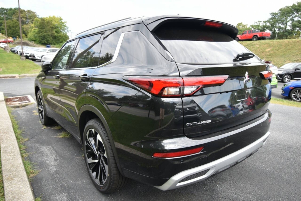 2024 Mitsubishi Outlander SEL AWD 4dr SUV - photo 1