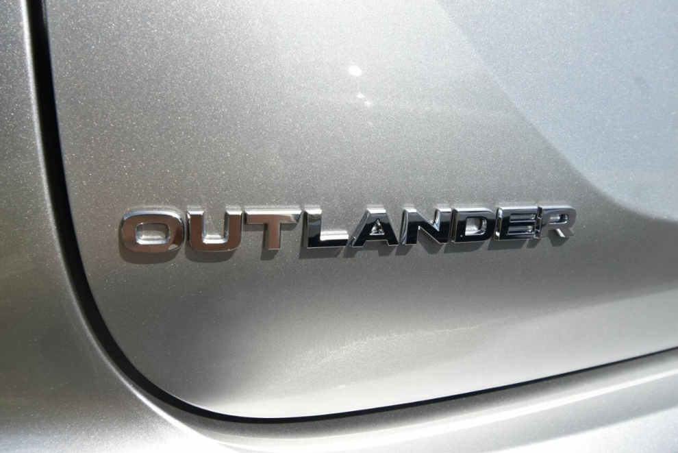 2024 Mitsubishi Outlander ES AWD 4dr SUV - photo 32