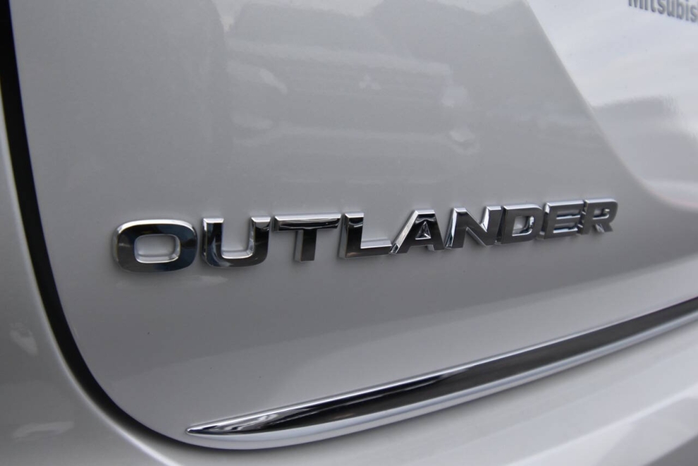 2025 Mitsubishi Outlander PHEV SEL AWD 4dr SUV - photo 25