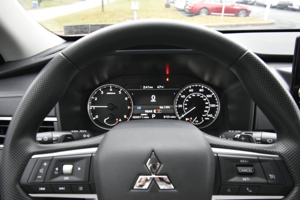 2024 Mitsubishi Outlander ES AWD 4dr SUV - photo 15