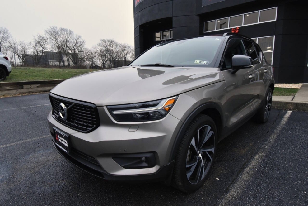 2022 Volvo XC40 T5 R Design AWD 4dr SUV 