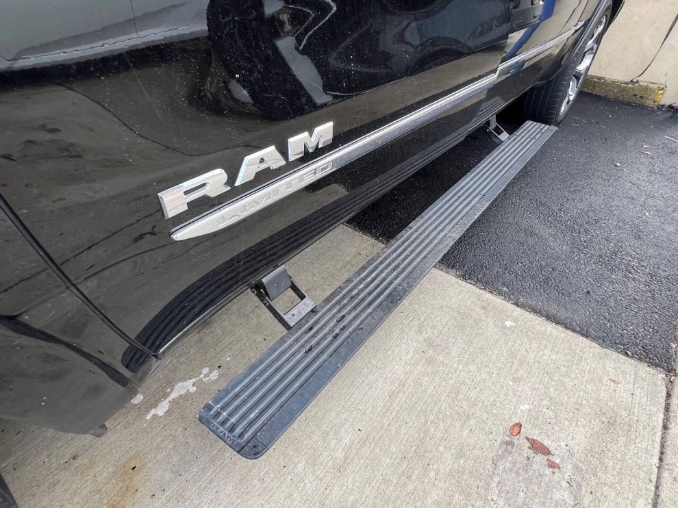 2019 RAM 1500 Limited 4x4 4dr Crew Cab 5.6 ft. SB Pickup - photo 4