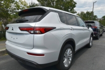 2024 Mitsubishi Outlander ES AWD 4dr SUV - photothumb 3