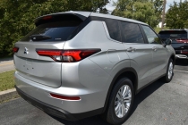 2024 Mitsubishi Outlander ES AWD 4dr SUV - photothumb 3