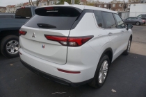 2023 Mitsubishi Outlander ES 4dr SUV - photothumb 3