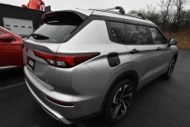 2023 Mitsubishi Outlander SE AWD 4dr SUV - photothumb 4